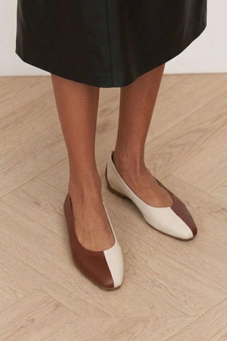 Minimalist Brown White Two-Tone Pointed Toe Flats [Pre Order]