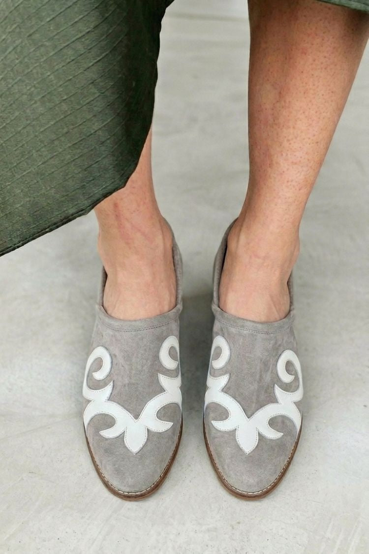 Chic Grey Suede White Appliqué Round Toe Flats [Pre Order]