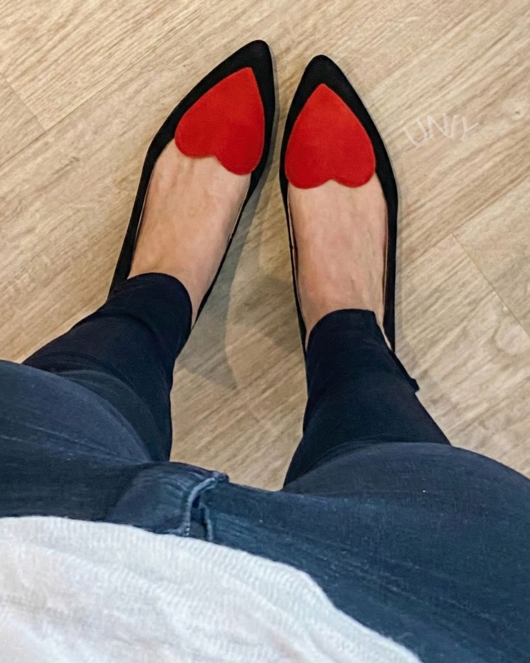 Color Block Pointed Toe Red Heart Faux Suede Slip-On Flats [Pre Order]